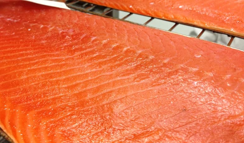 Le lavorazioni del salmone: marinatura e affumicatura