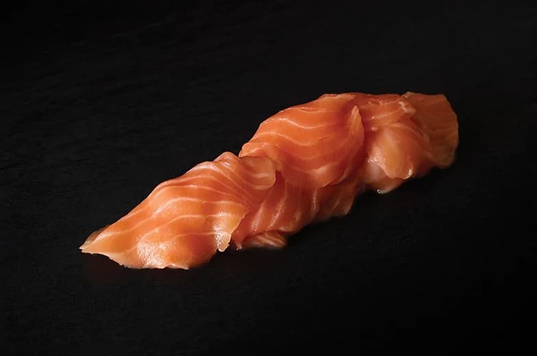 Il salmone affumicato Upstream per il sushi di alto profilo